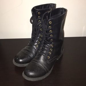 Combat boots